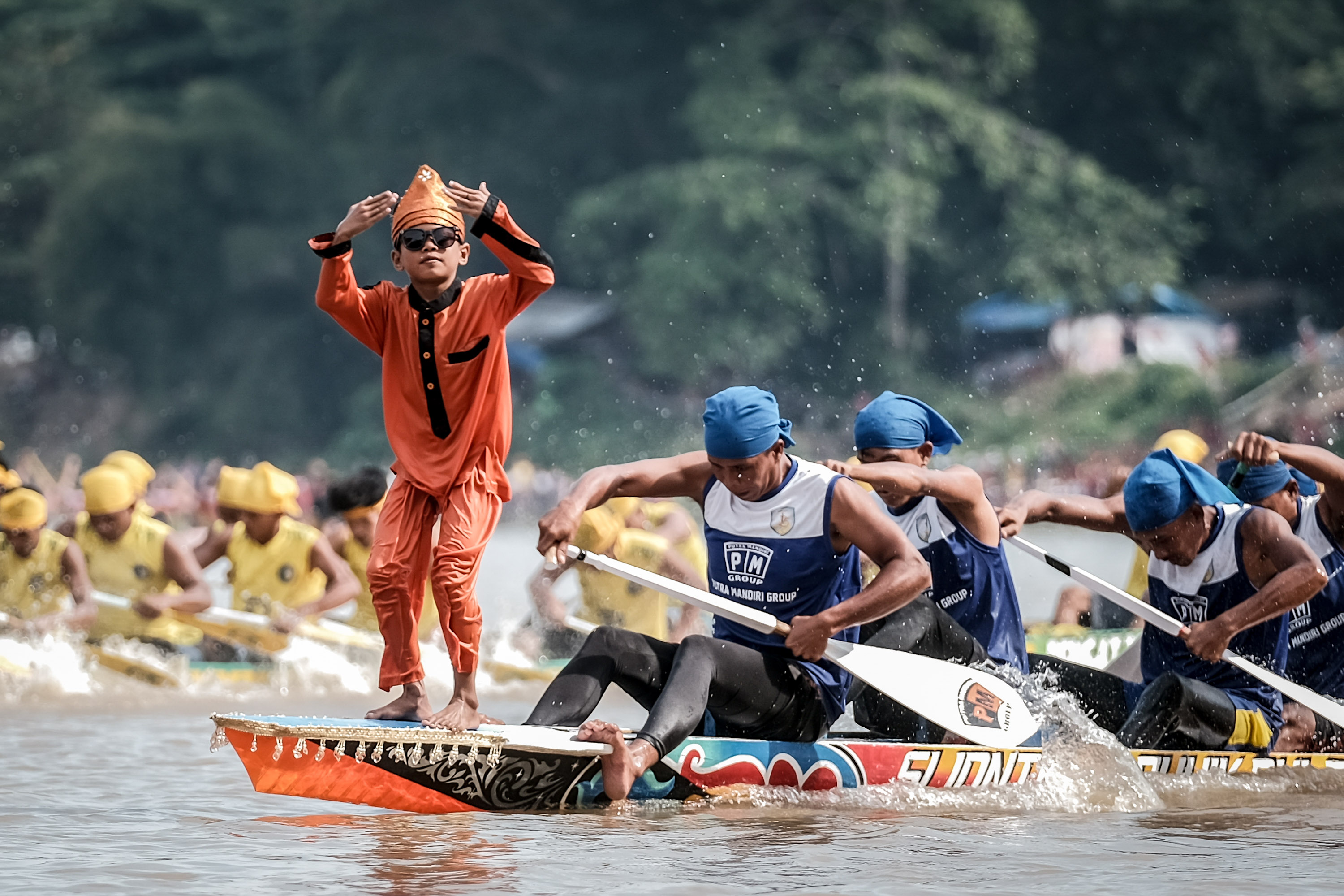 Mengenal Pacu Jalur: Warisan Budaya Riau yang Kembali Mendunia 5 Anak anak%20beraksi%20di%20Festival%20Pacu%20Jalur%20 %20Wonderful%20Image - Mengenal Pacu Jalur: Warisan Budaya Riau yang Kembali Mendunia
